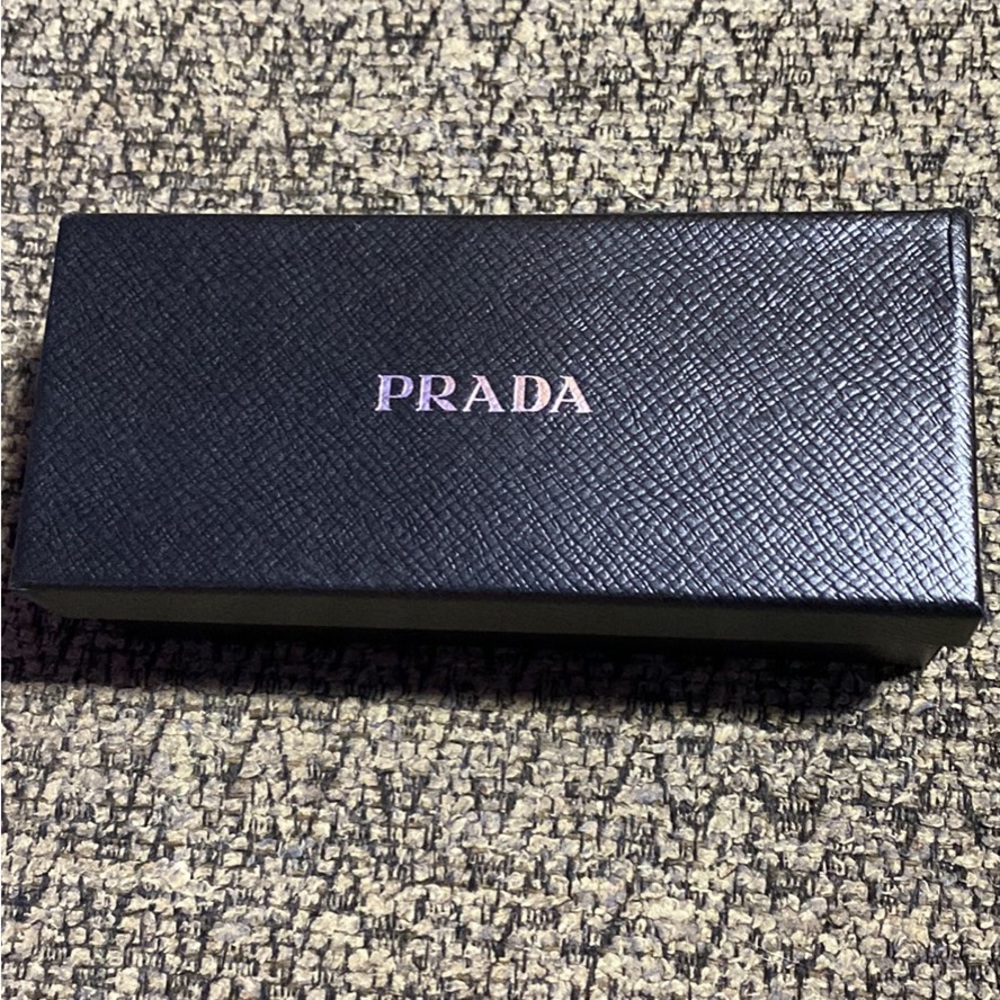 BRAND NEW PRADA SUNGLASSES - Picture 4 of 8